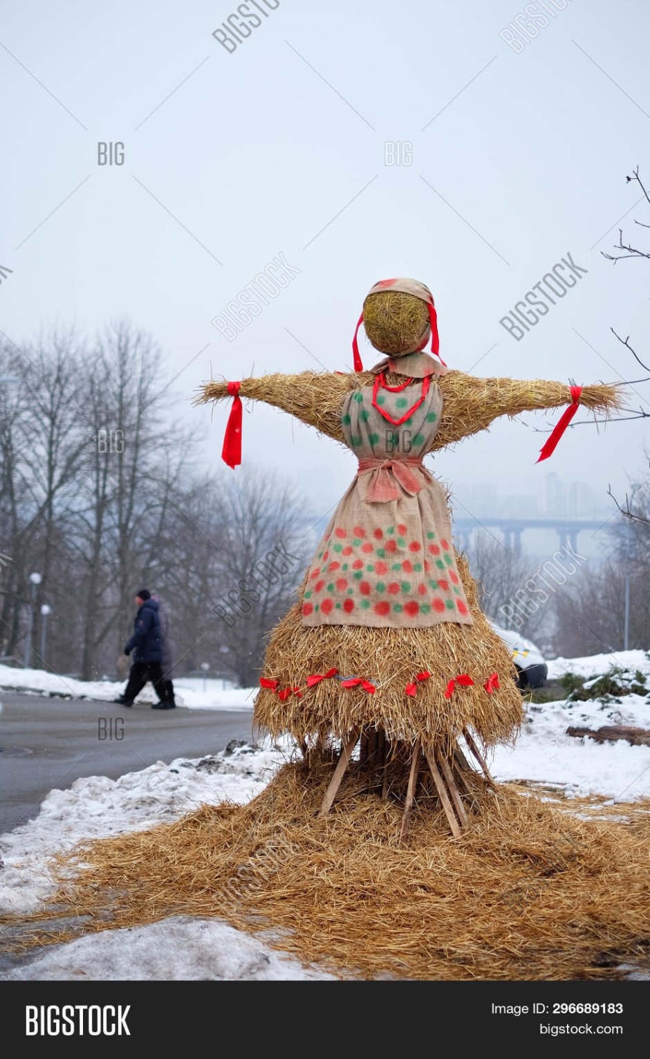 Чучело из соломы на Масленицу