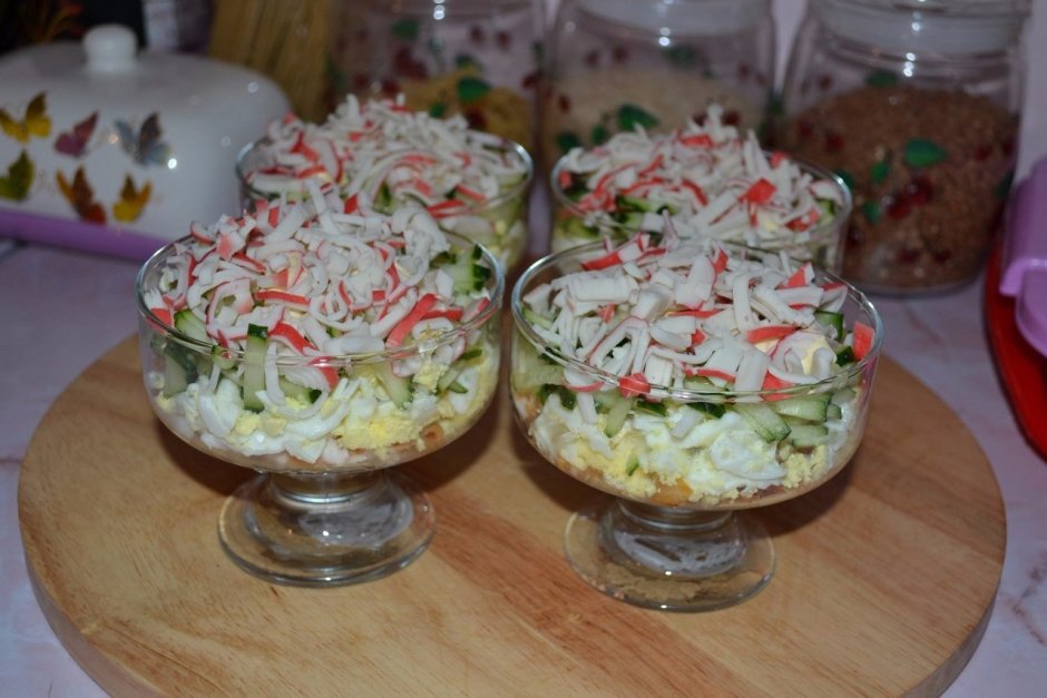 Салат порционный в креманках