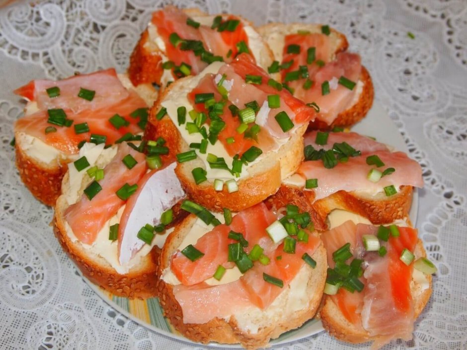 Бутерброды с красной рыбой на праздничный