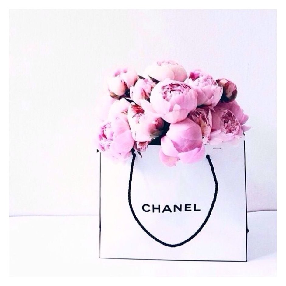 Коробка Шанель с цветами