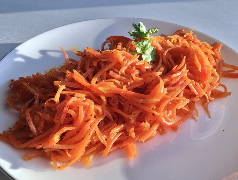 Блюдо морковча по-корейски без фона