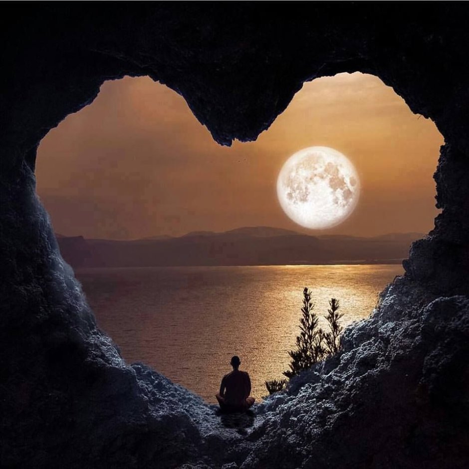 Романтическая Луна