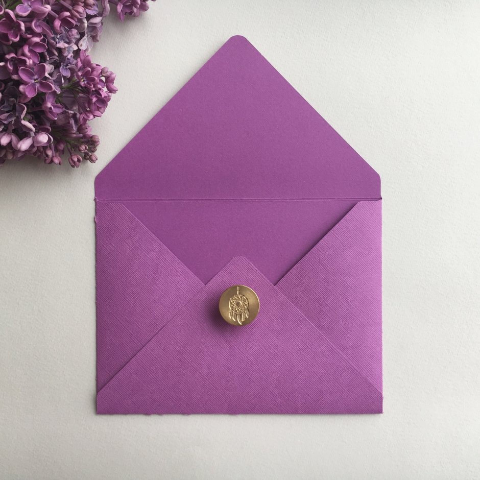 Фиолетовый конверт