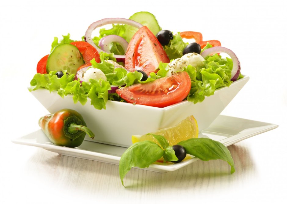 Овощной салат в тарелке