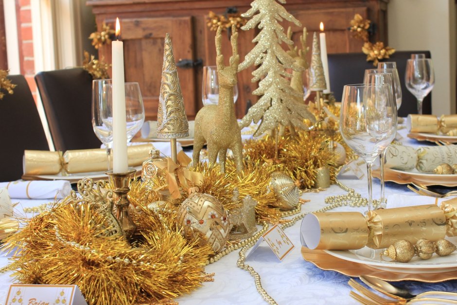 Золотой новогодний декор на столы