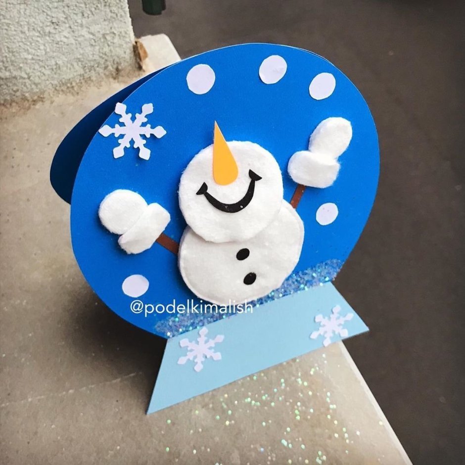Поделка Снеговик из ватных дисков на картоне