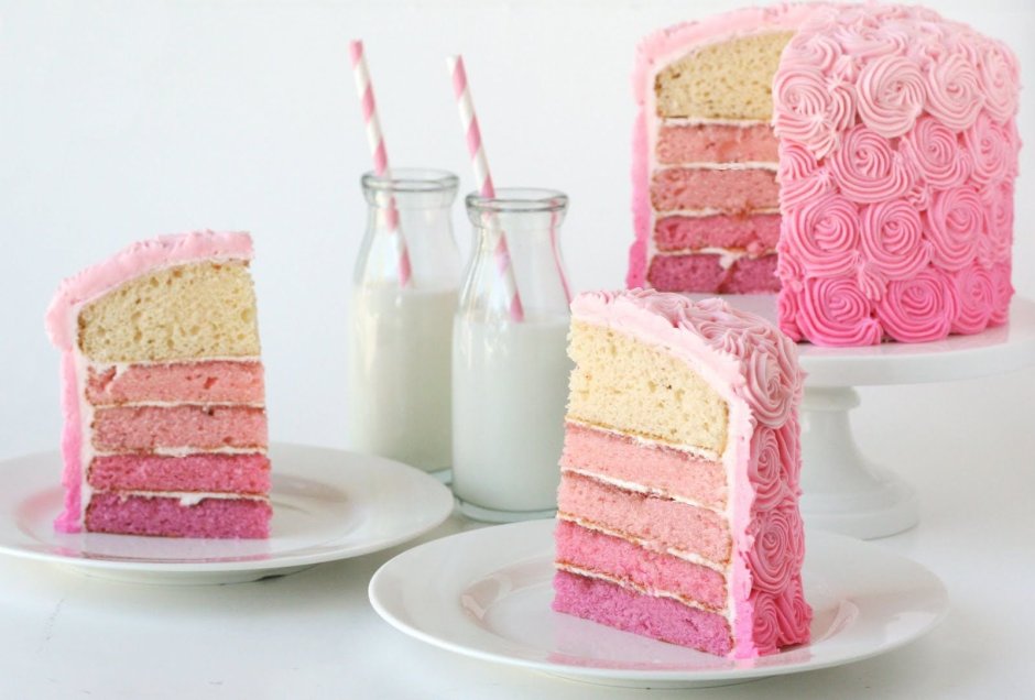 Бисквитный торт розовый