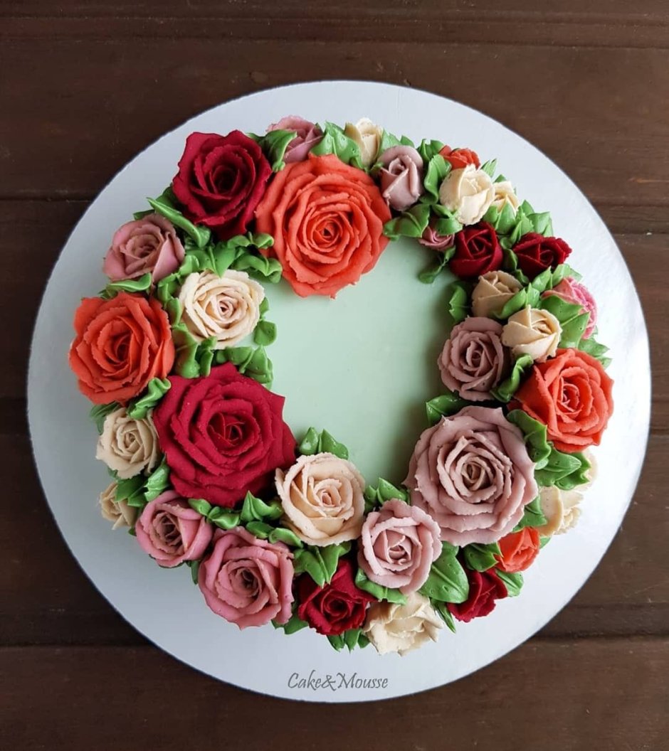 Торт с цветами из фасолевой пасты