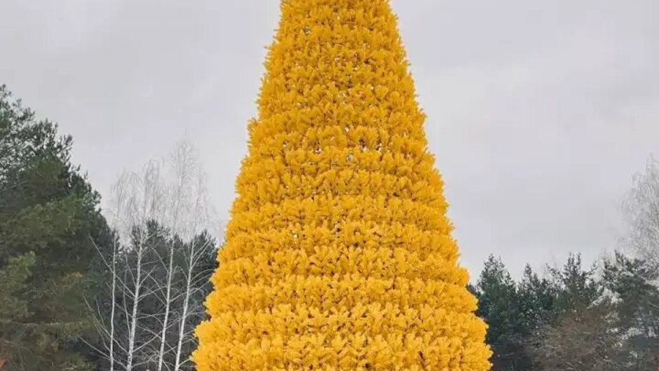 Желтая елка