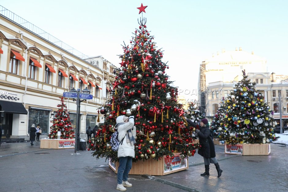 Новогодние елки на улицах Москвы