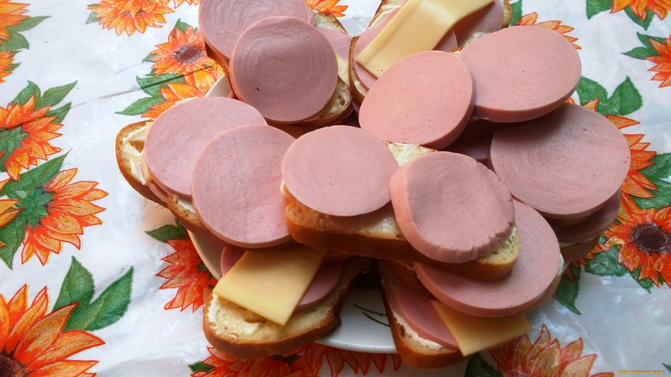 Бутерброд с докторской колбасой