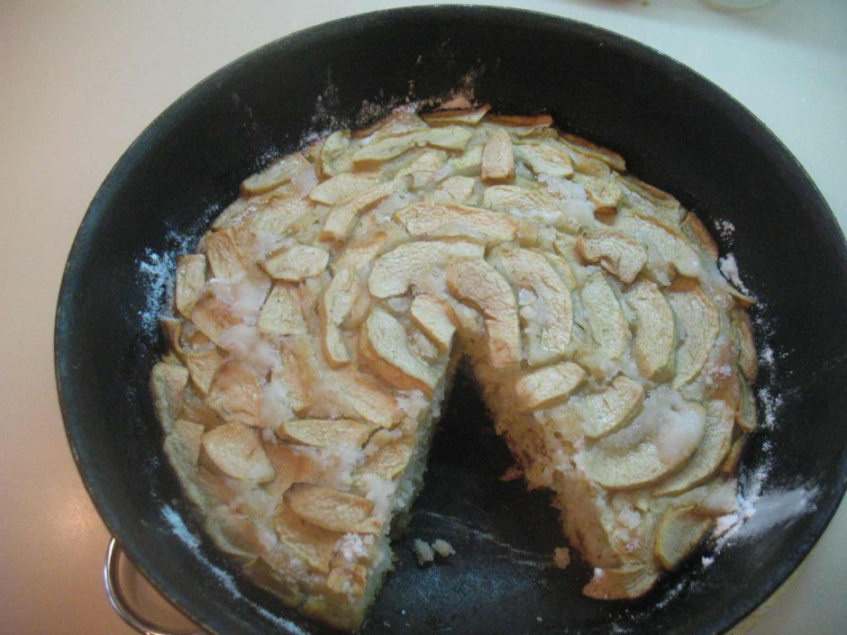 Яблочный пирог на сковороде