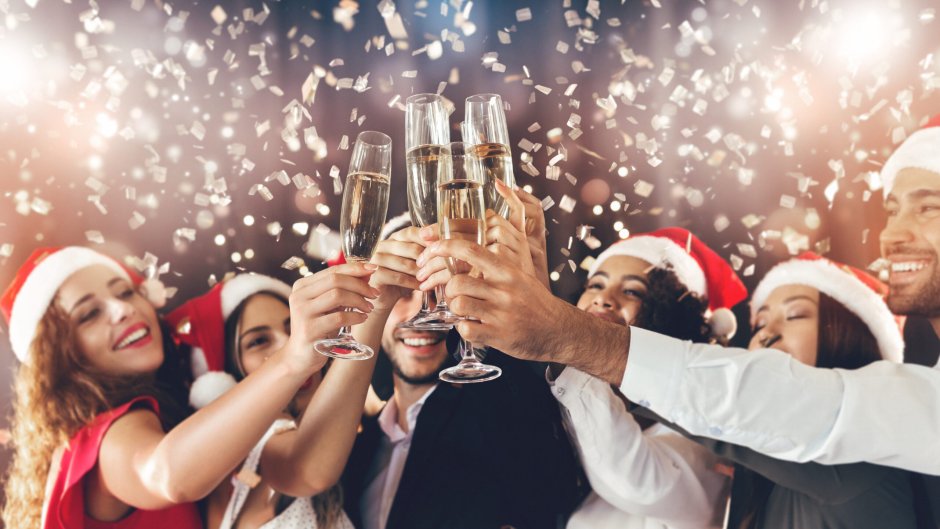 Новый год корпоратив шампанское