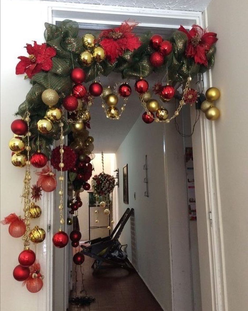 Новогоднее украшение коридора