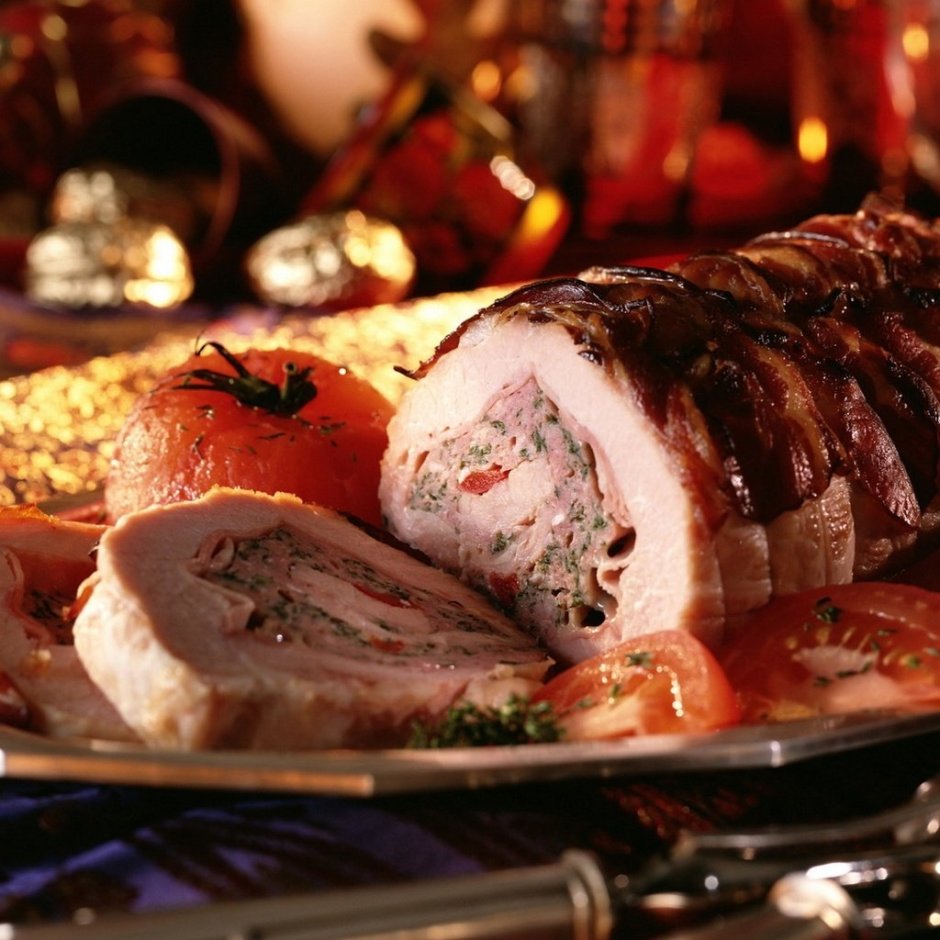 Новогодний стол колбаса свинина индыусхка