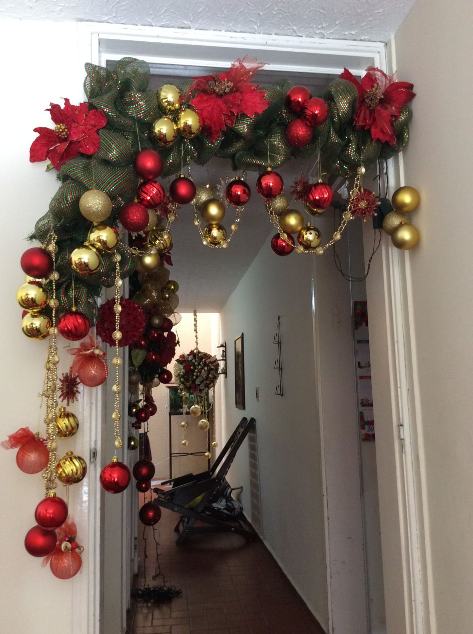 Новогоднее украшение коридора
