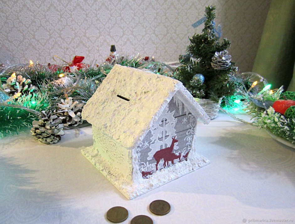 Новогодняя шкатулка с домиком и снегом