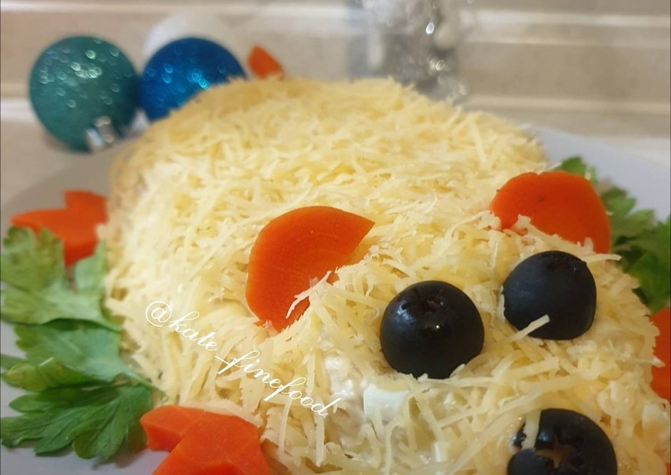 Новогодний салат с яйцами