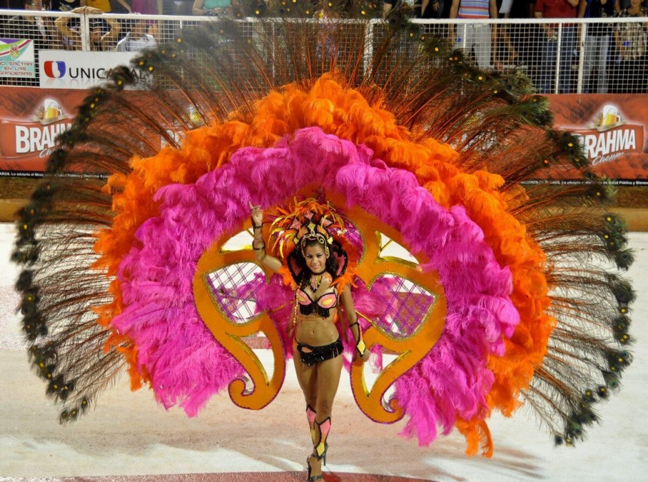 Бразильский карнавал яркие костюмы