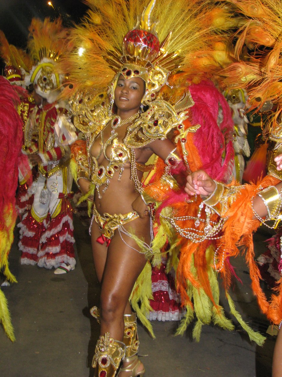 Трансвеститы на бразильском карнавале