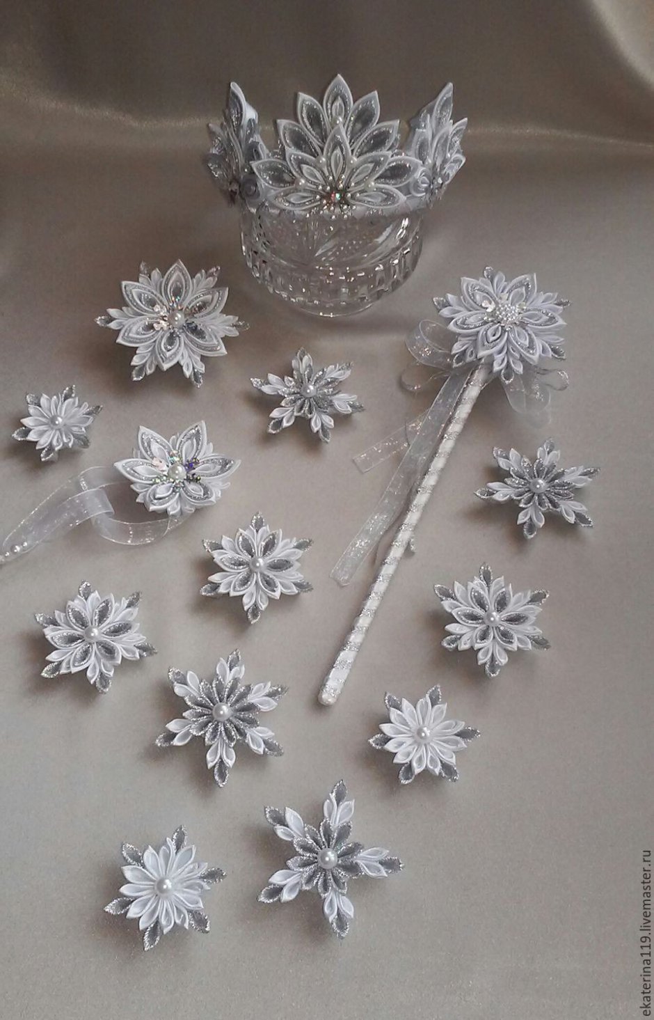 Новогодние украшения из фоамирана снежинки