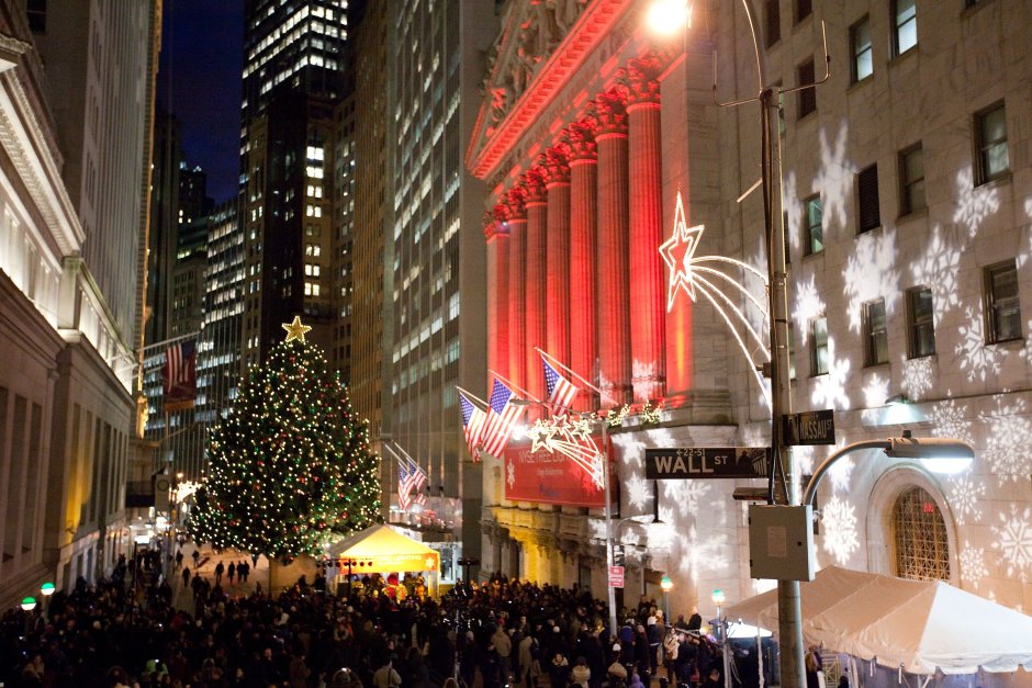 Уолл стрит улица в Нью-Йорке Рождество