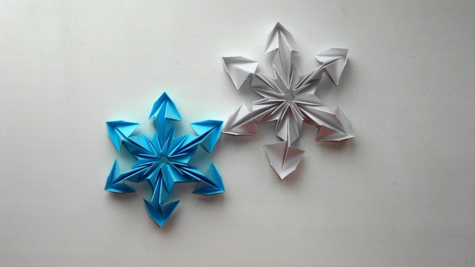 Новогодние оригами снежинки