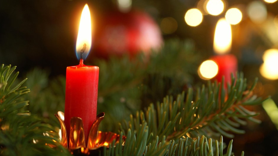 Рождественская елка со свечами