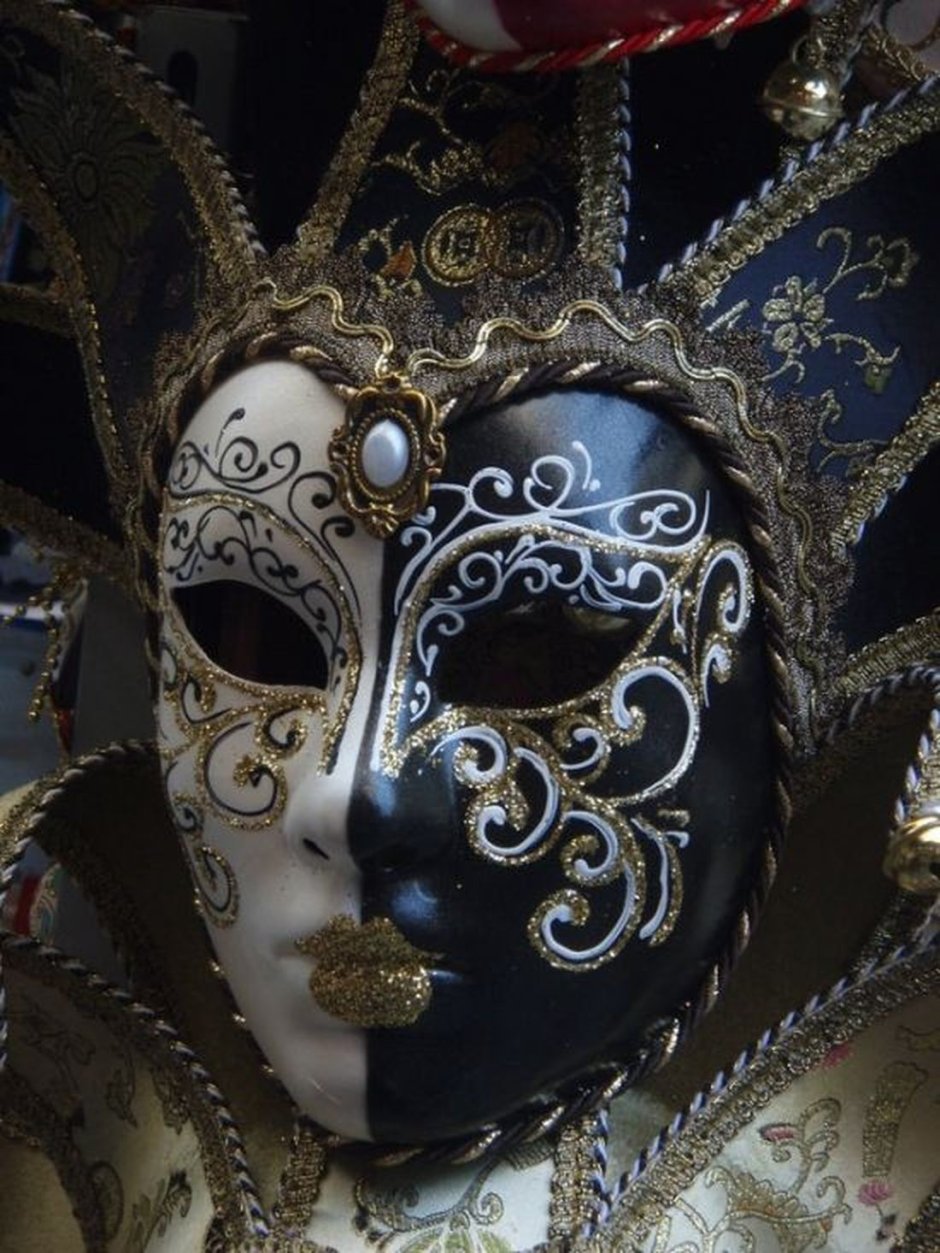 Венецианские маскарадные маски