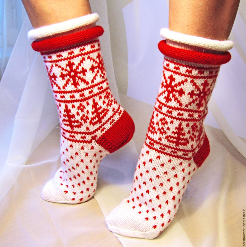Красно белые вязаные носки