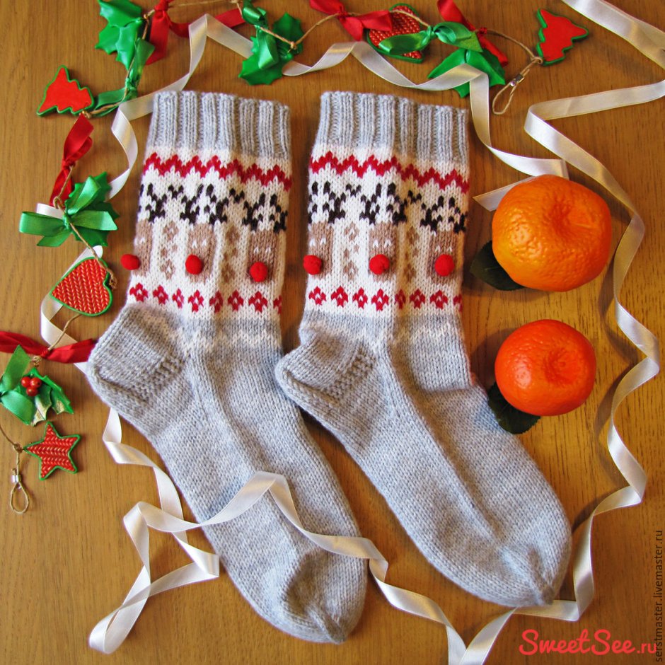 Новогодние вязаные носки