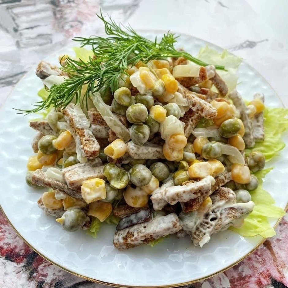 Постный салат с кукурузой