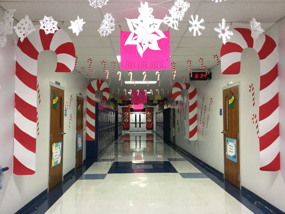 Новогоднее украшение коридора школы