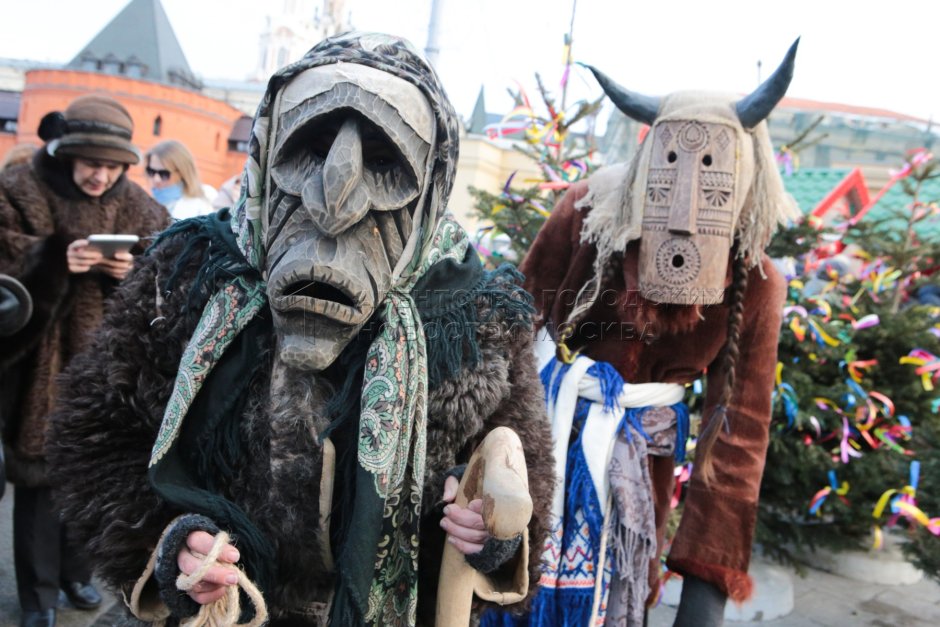Кожаные маски на Манежной Ярмарке