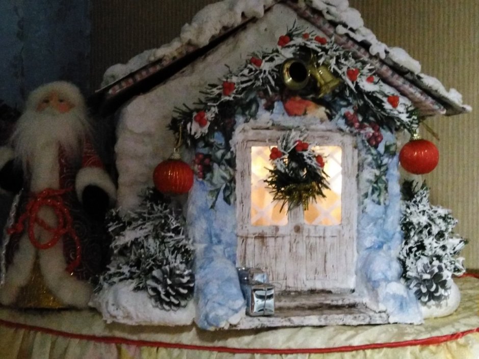 Новогодняя поделка домик Деда Мороза