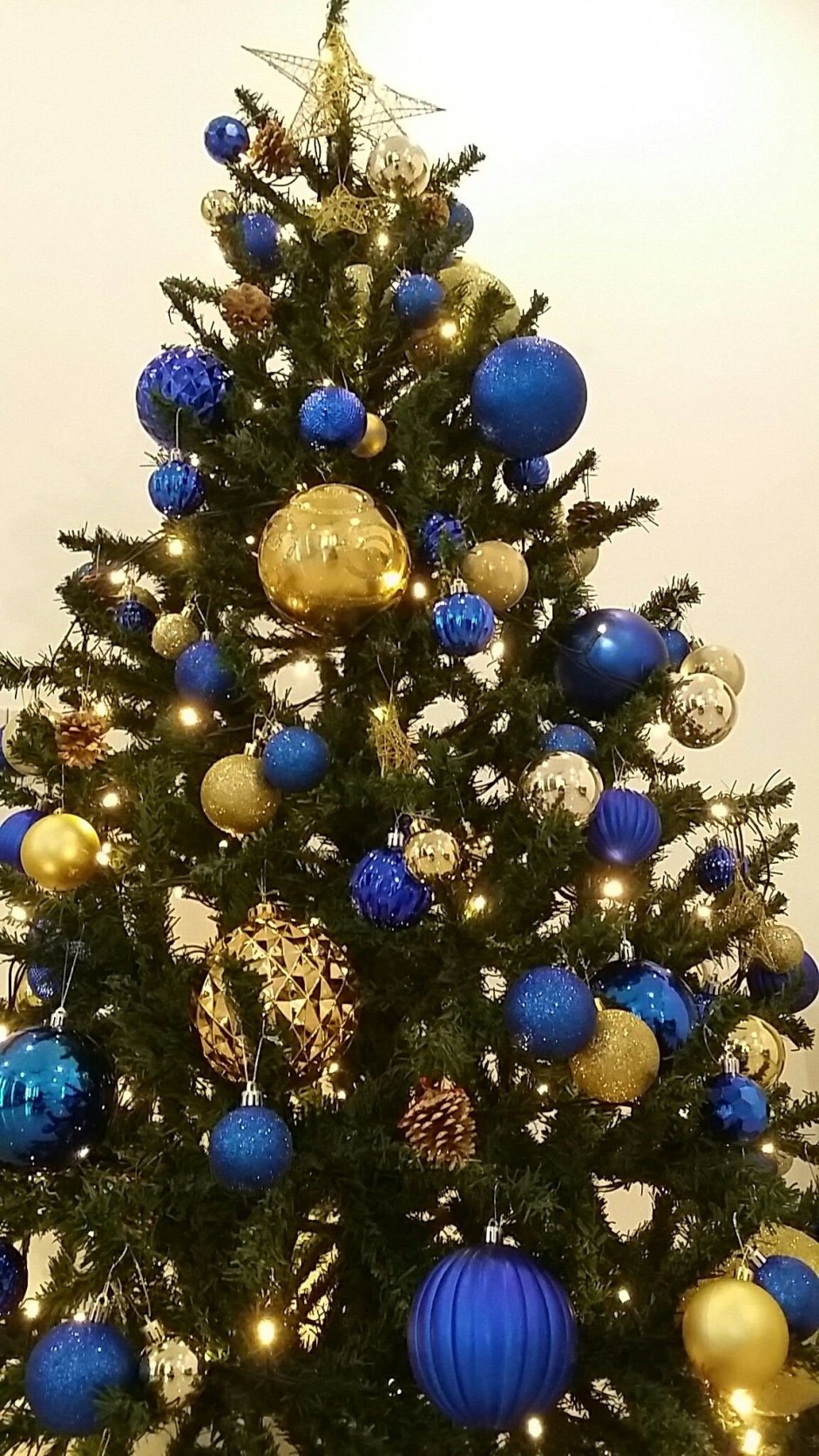 Красно синяя елка