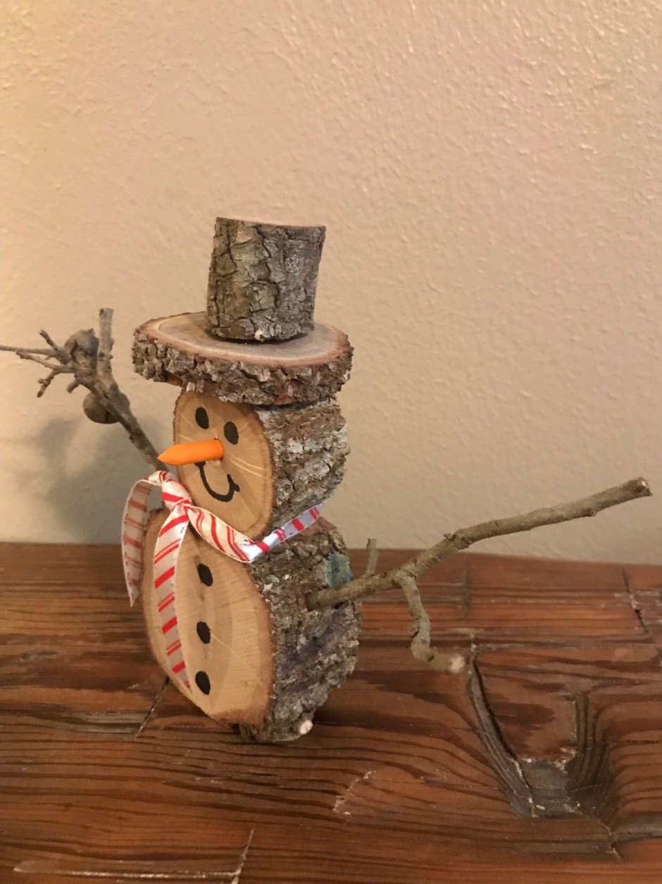 Снеговик из спилов дерева