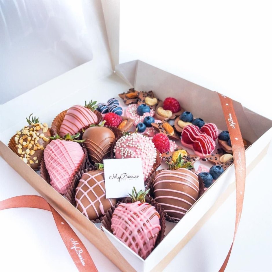 Подарочная коробка со сладостями