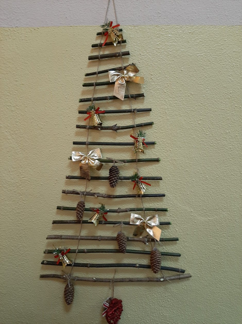 Креативная елка из палочек