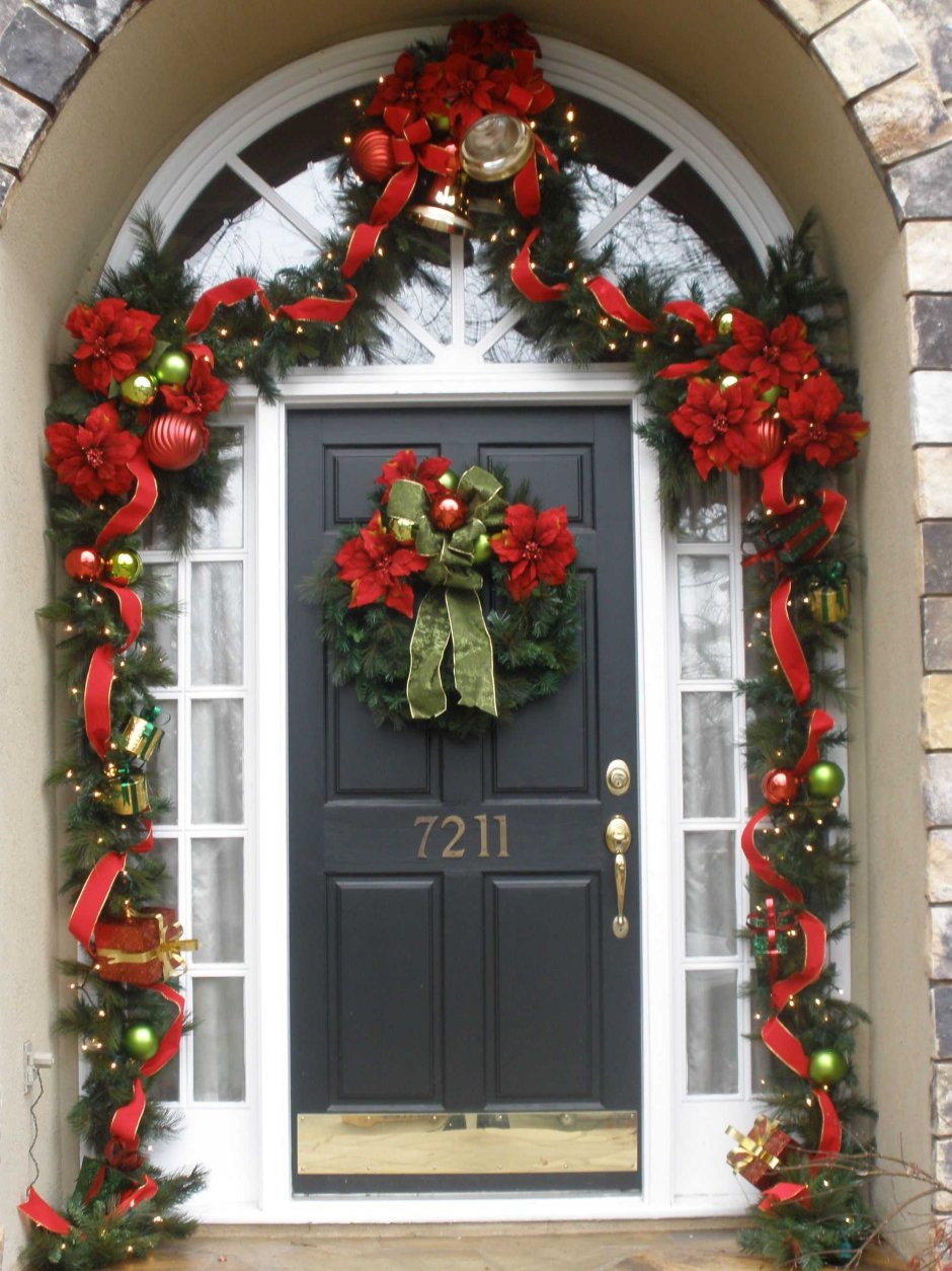 Новогоднее украшение входной двери