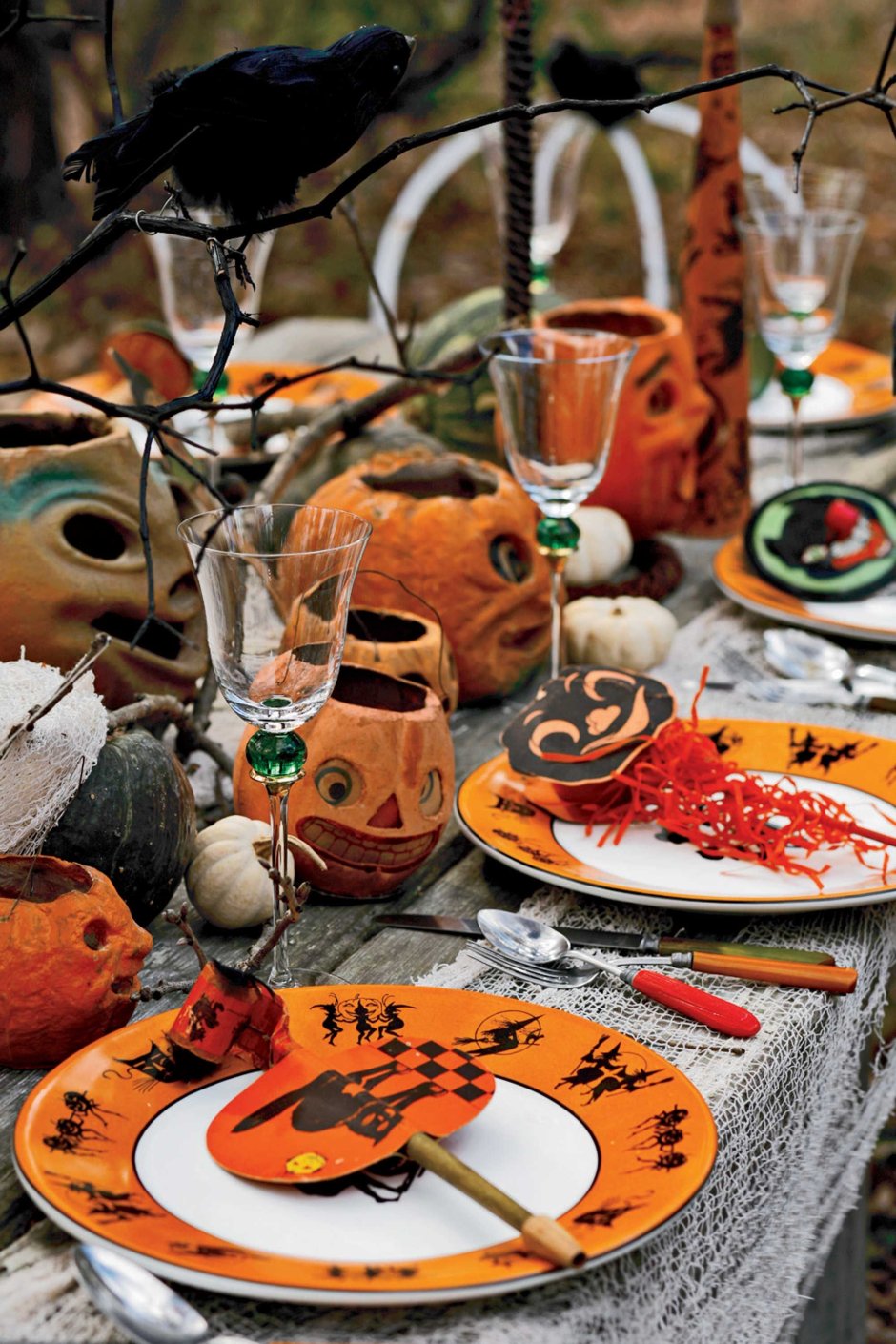 Праздничный стол в стиле Хэллоуина
