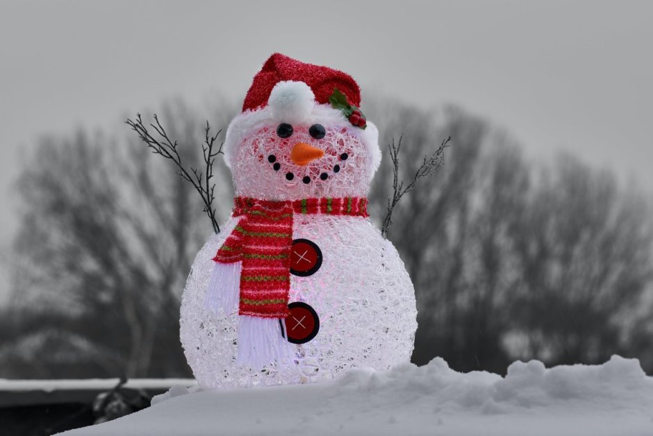 Снеговик красивый
