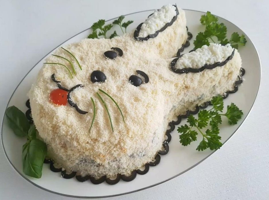 Новогодний салат в виде кролика
