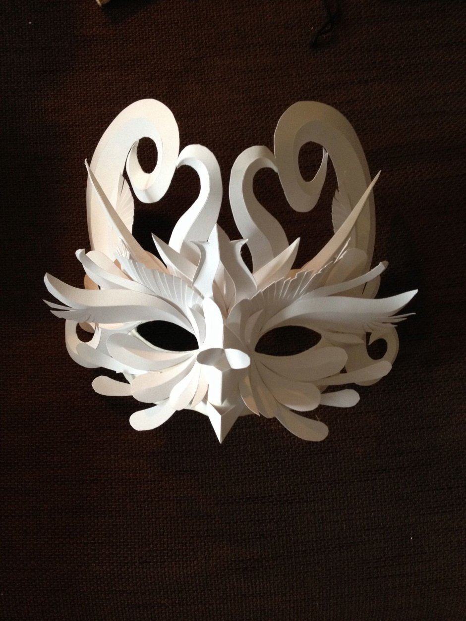 Карнавальная маска бумагопластика