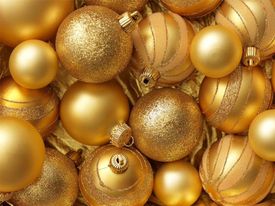 Золотой новогодний шарик
