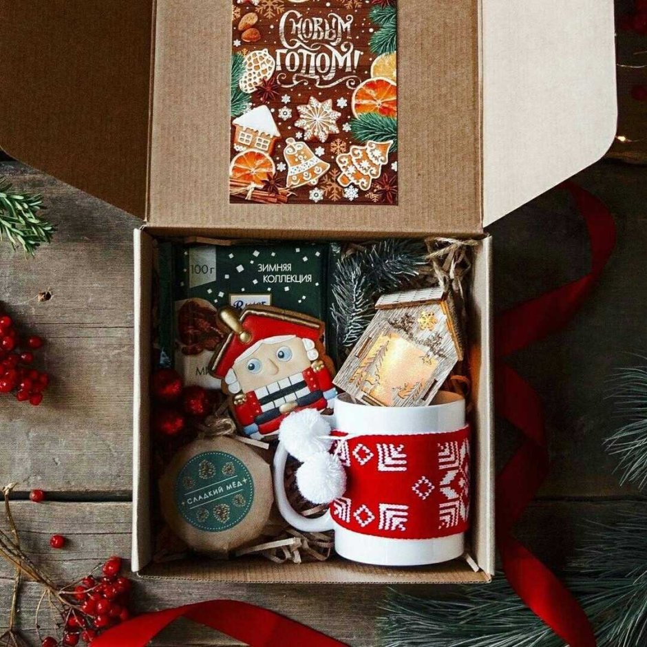 Новогодний подарок сладкий в коробке