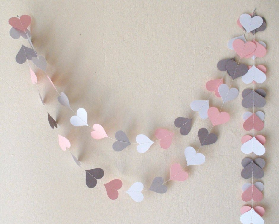 Розовые сердечки для украшения комнаты
