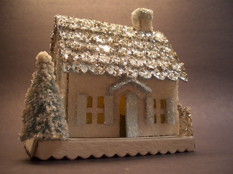 Зимний дом из картона