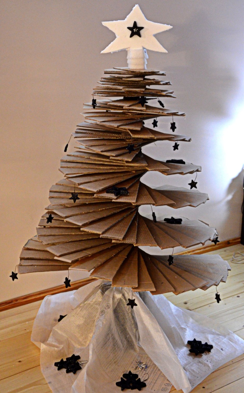 Креативная елка из картона