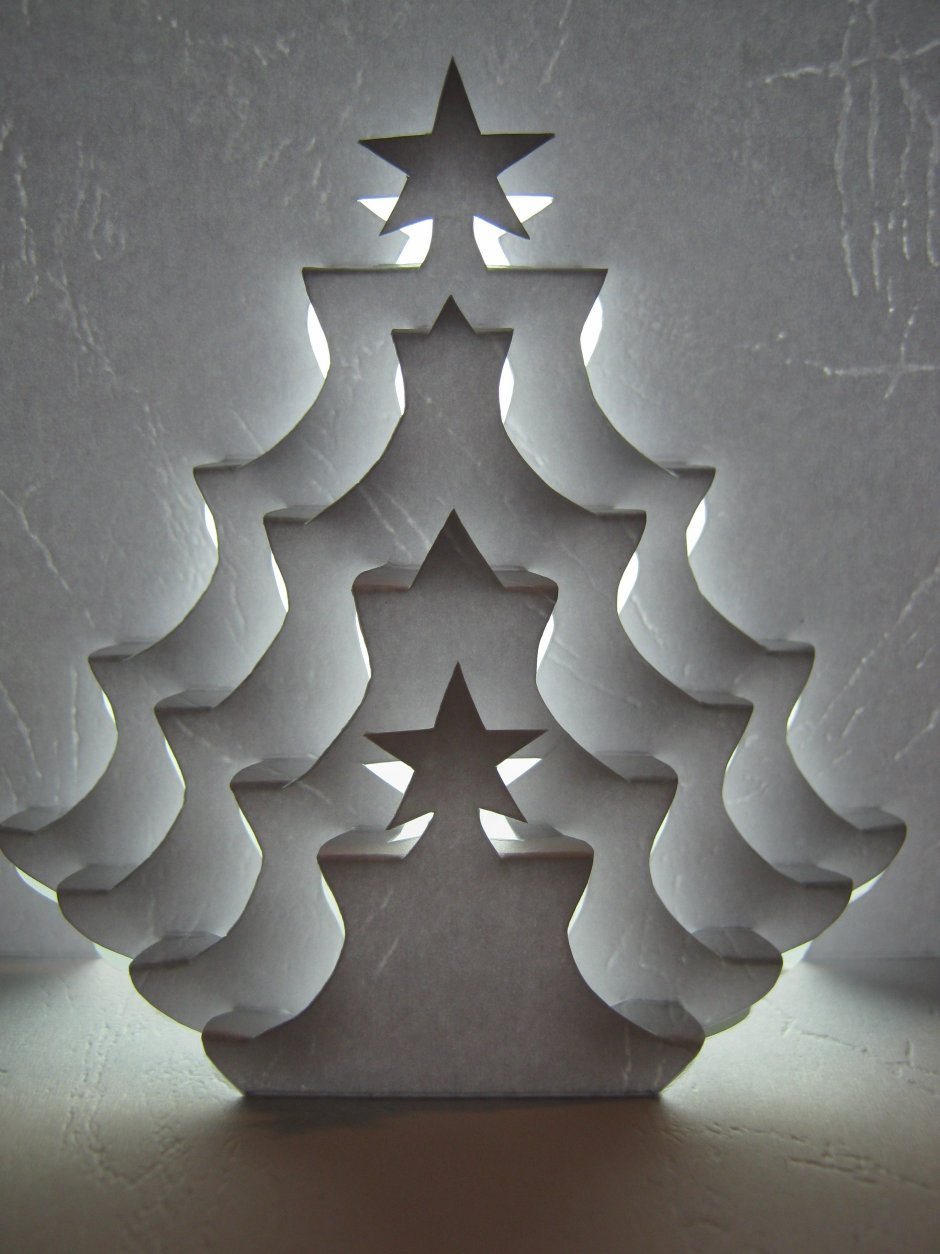 Новогодняя елка в технике киригами